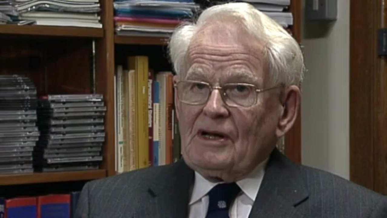 Professor: Bed sharing raises cot death risk