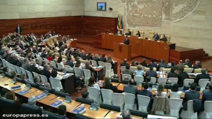 Exdiputado IU interrumpe acto en Parlamento extremeño