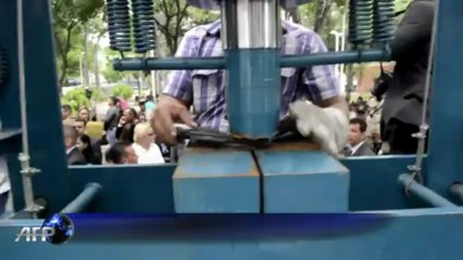 Venezuela, destruyen armas