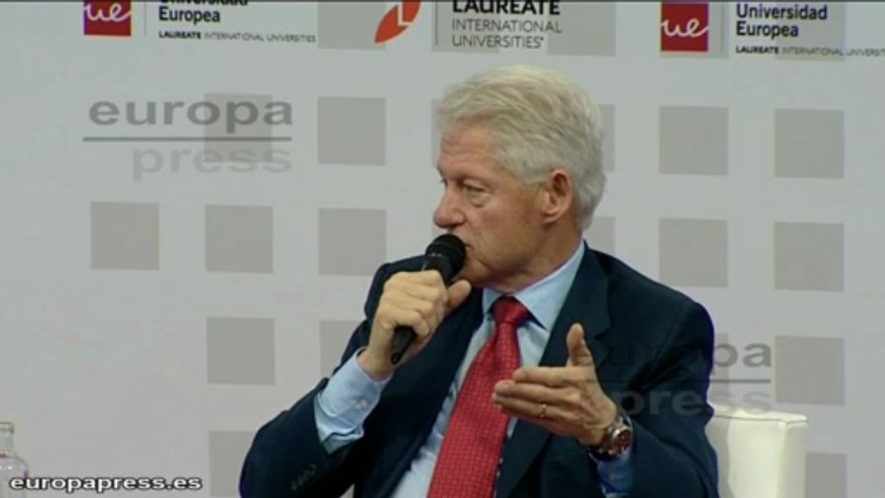 Clinton: "Debemos a los jóvenes disculpas colectivas"