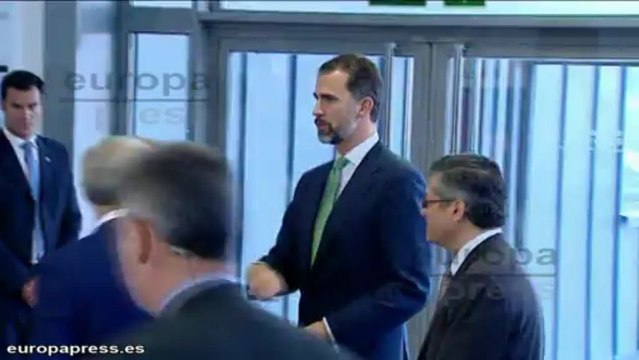 Clinton cree que le deben una disculpa a los jóvenes