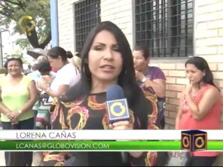 "¿Hasta cuándo humillan al pueblo de esta manera?", dice consumidora en cola para comprar alimentos