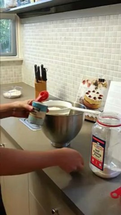 Using Measuring Cups And Spoons  - Video Tutorial