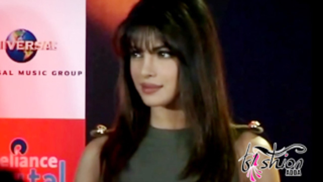 Priyanka Chopra Looks Hot In Tight Short Dress