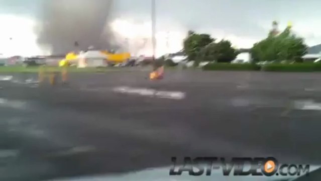 Images incroyables d'une Tornade