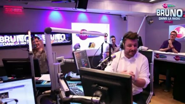 Le défi d'Elliot - Les fesses d'Elliot Vs l'élastique