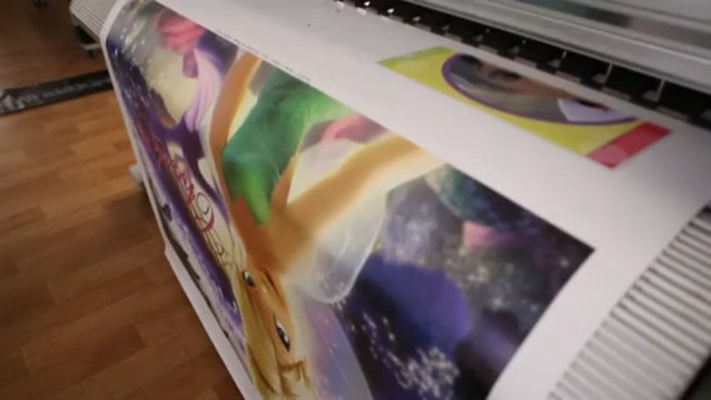 Vinyl Banners Printing Process at BannerBuzz.com