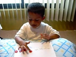 Niño resolviendo problema de transformación 🐸