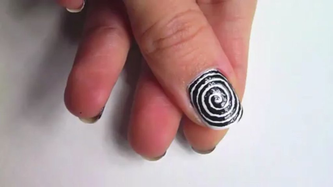 Hypnosis Nail Art