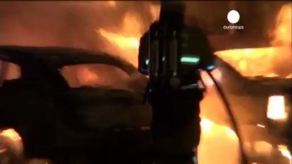 Terza notte di scontri alla periferia nord di Stoccolma....