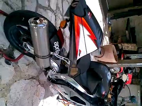 Moto aprilia RSV 1000