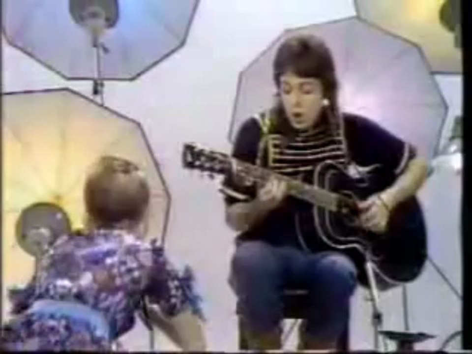 Paul McCartney and Linda sing Bluebird