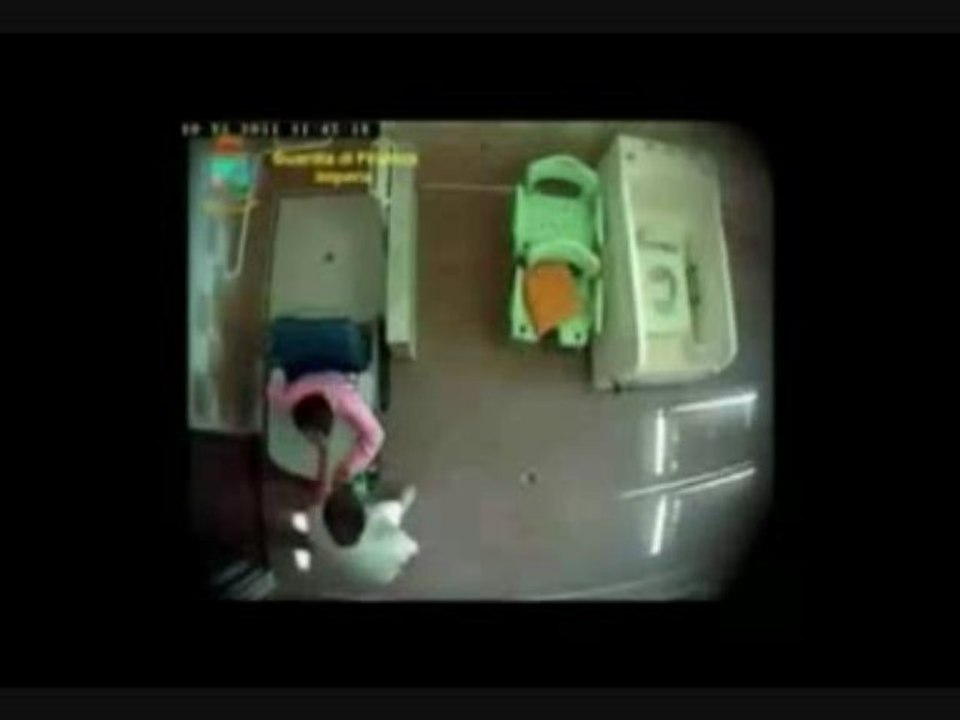 maltraitance  personnes agées video choc