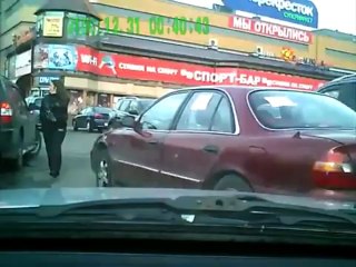 Russian drivers - cell phones are dangerous for women