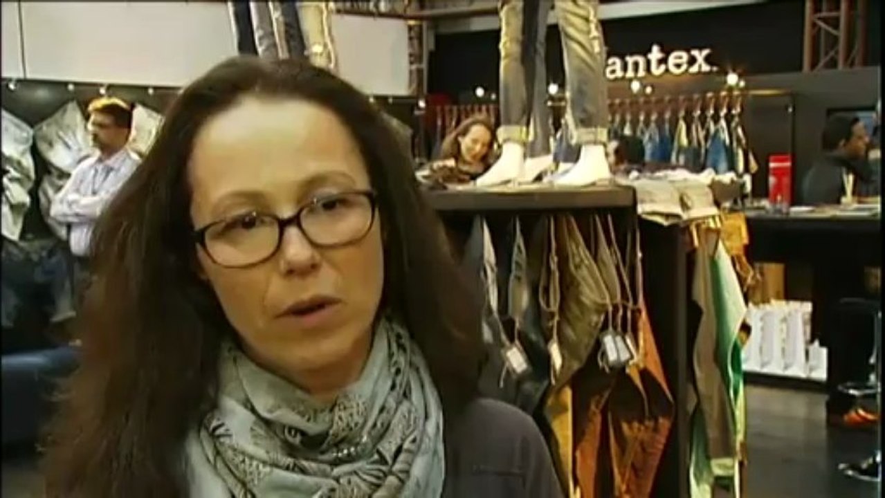 Le jean coloré, la tendance pour contrer la baisse des ventes