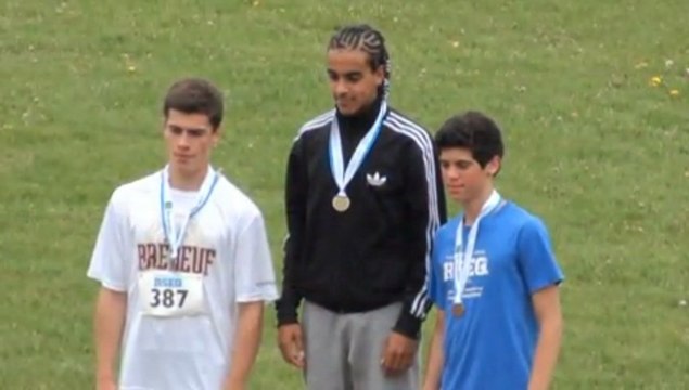 Un podium de Vainqueurs au Championnat régional d'athlétisme Montréal - 1500m juvénile garçon médailles