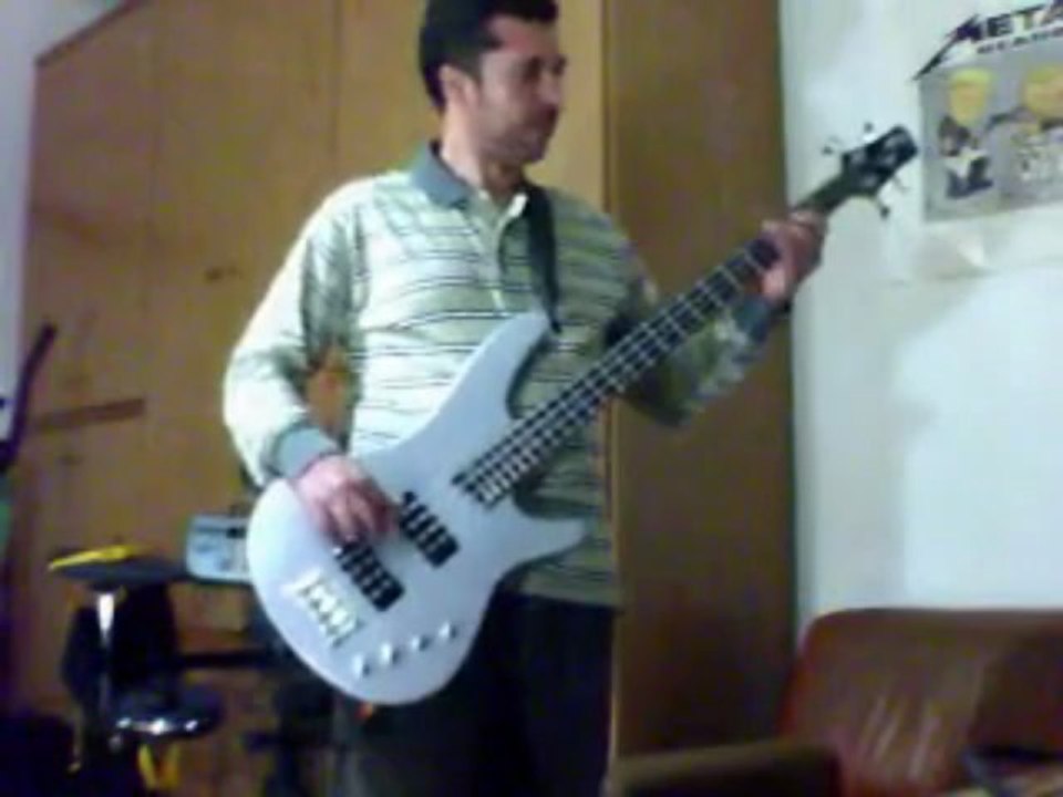 Pink Floyd - Confortably Numb (cover bass)