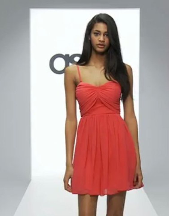 Μίνι Φόρεμα Strapless. Γυναικείο βραδινό κοντό φόρεμα Strapless.