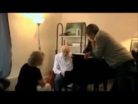 En 2011, Georges Moustaki donnait une interview émouvante sous respirateur