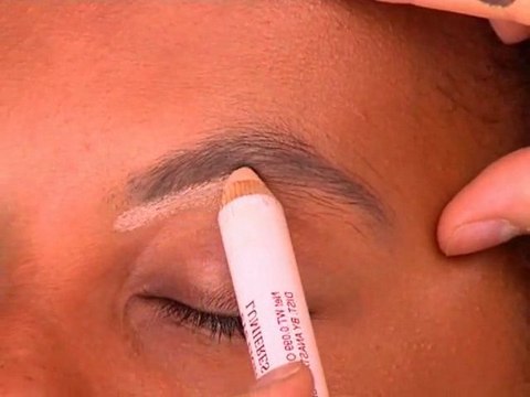 L'épilation des sourcils étape par étape