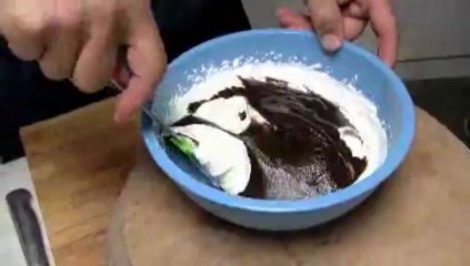 Poires aux épices et mousse choco-caramel au beurre salé