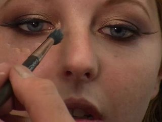 Tuto pour un maquillage de soirée avec le smoky eye étiré