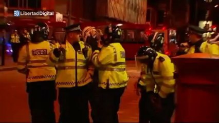 Miembros del EDL se enfrentan con la Policía tras el asesinato de Londres