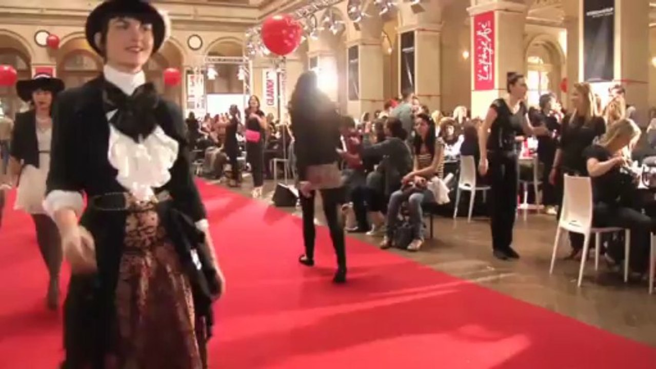 Découvrez le plus Grand Défilé de Mode du Monde