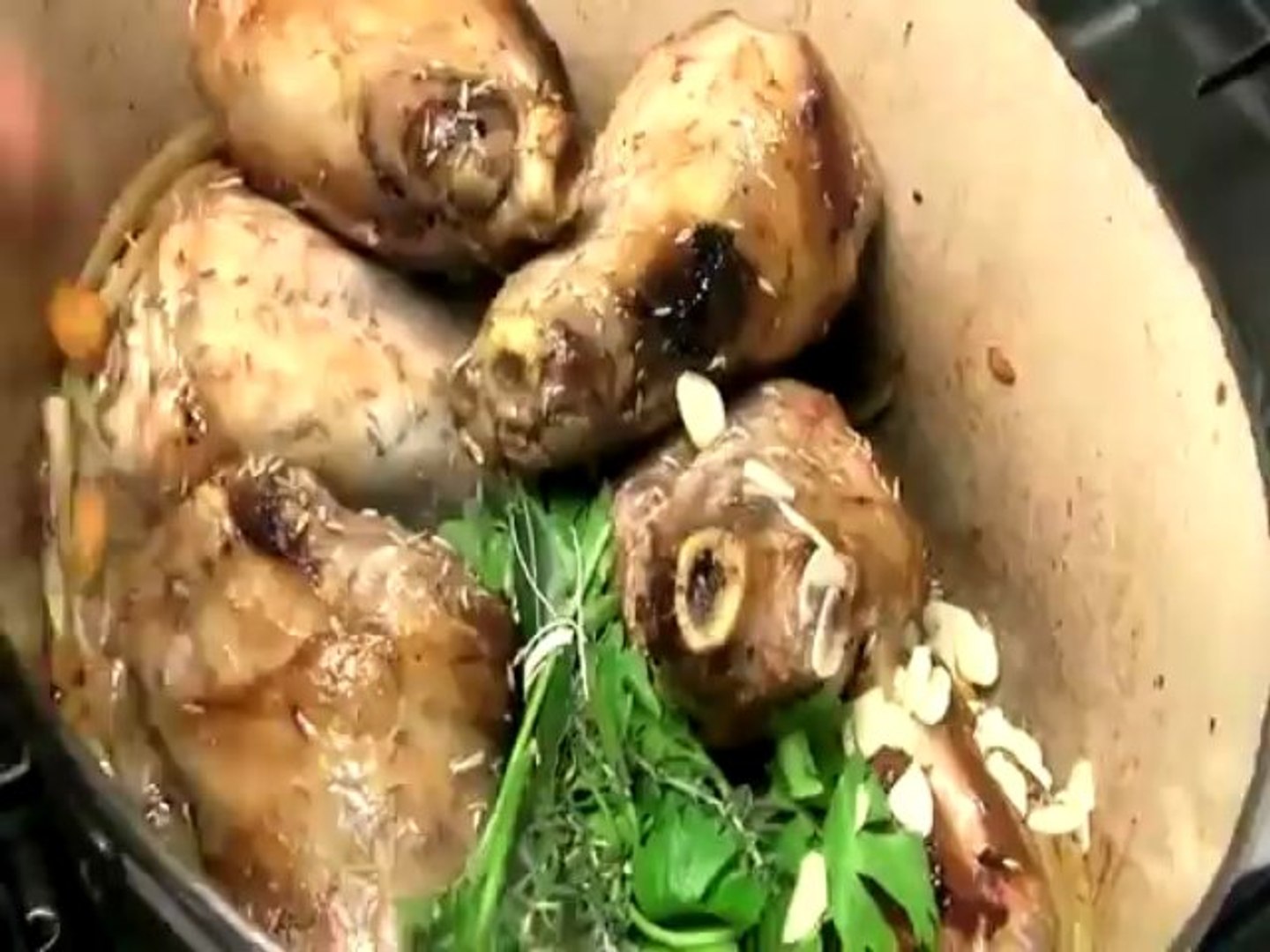 Souris d'agneau confite et couscous aux légumes grillés en vidéo - Vidéo  Dailymotion