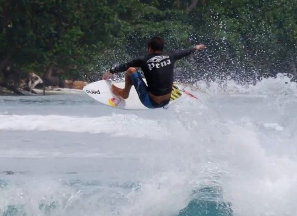De Souza vs Young - 21 Days - Red Bull Surfing - Part (33)