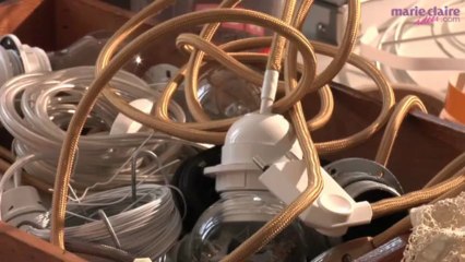 Jeanne Notari, créatrice de lampes en dentelle ancienne.