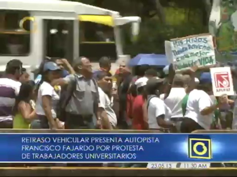 Marcha de trabajadores universitarios genera retraso vehicular en la autopista Francisco Fajardo
