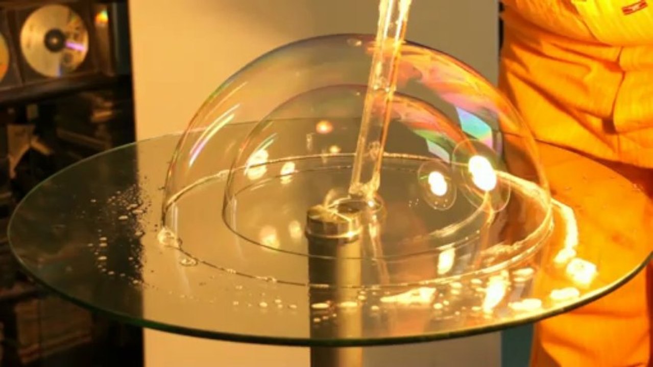 spectacle28.com fred clown magicien ballons sculptes le mans, la fleche,sable sur sarthe,allonnes