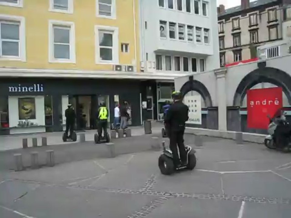 100513 Moto Auvergne 9730 tramway (Clermont) Segwa