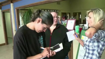 Après la tornade, des animaux attendent encore leurs maîtres