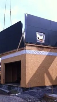 Montage des murs d'une maison à ossature bois avec DESTOMBES