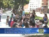 Profesores imparten clases en la calle como protesta