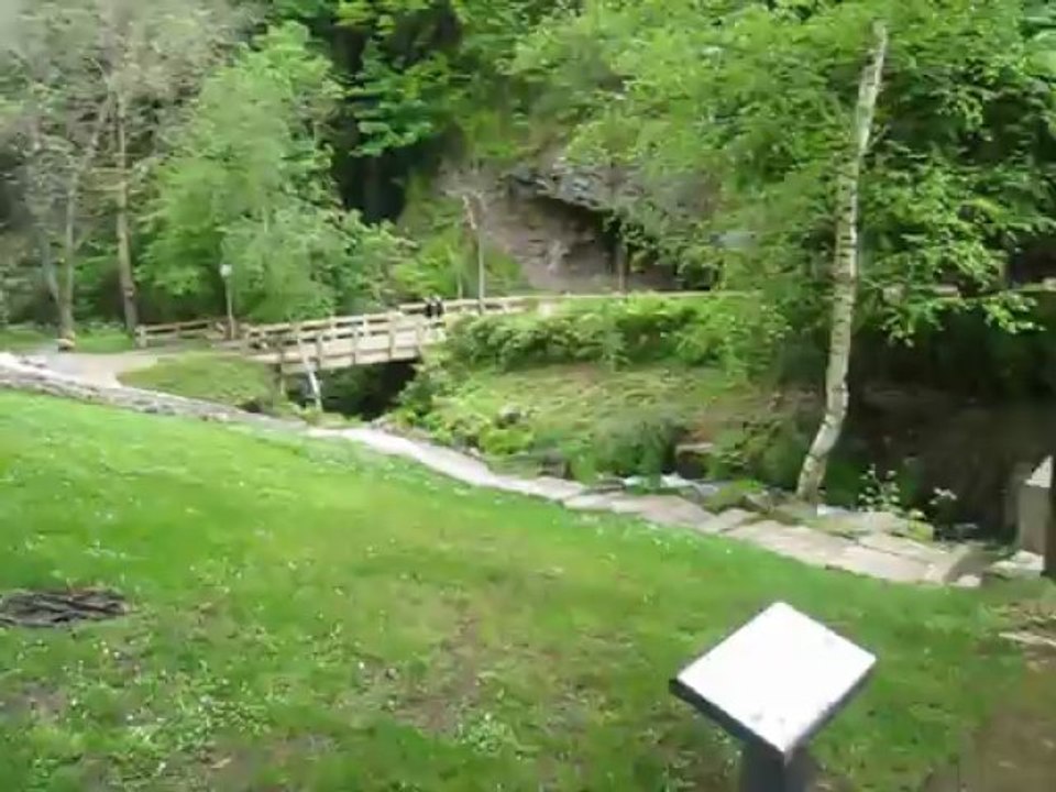 100513 Moto Auvergne 9747 escalier parc (Clermont)