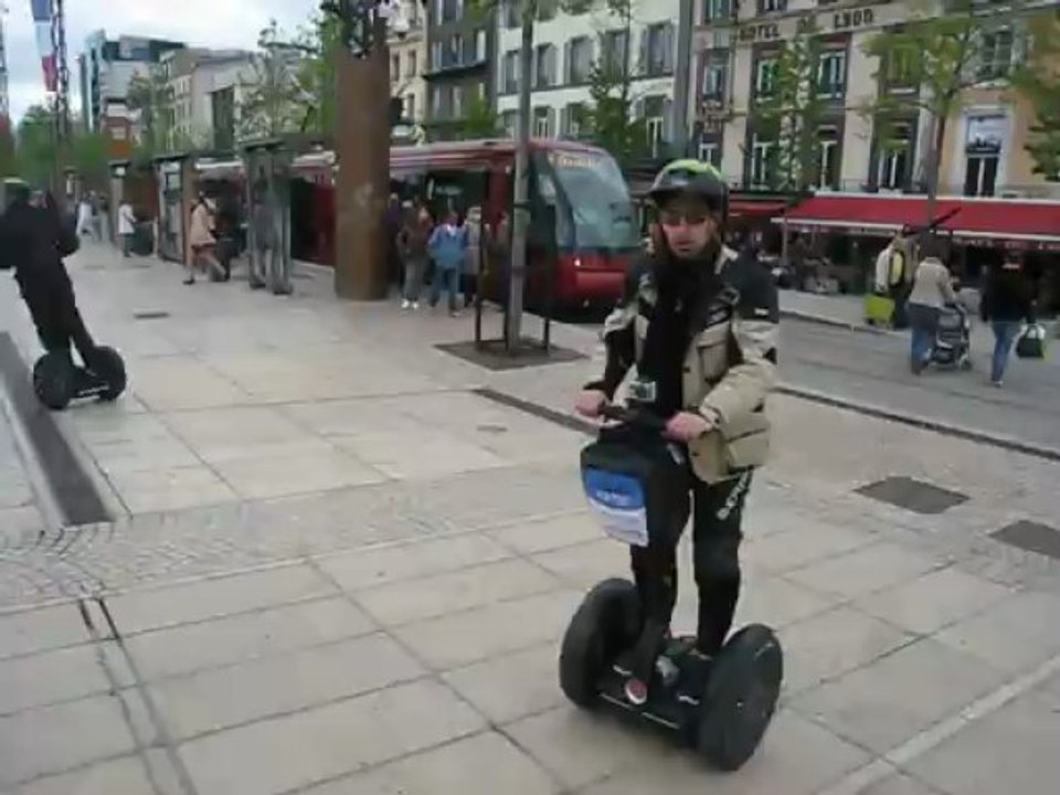 100513 Moto Auvergne 9755 place (Clermont) Segway.