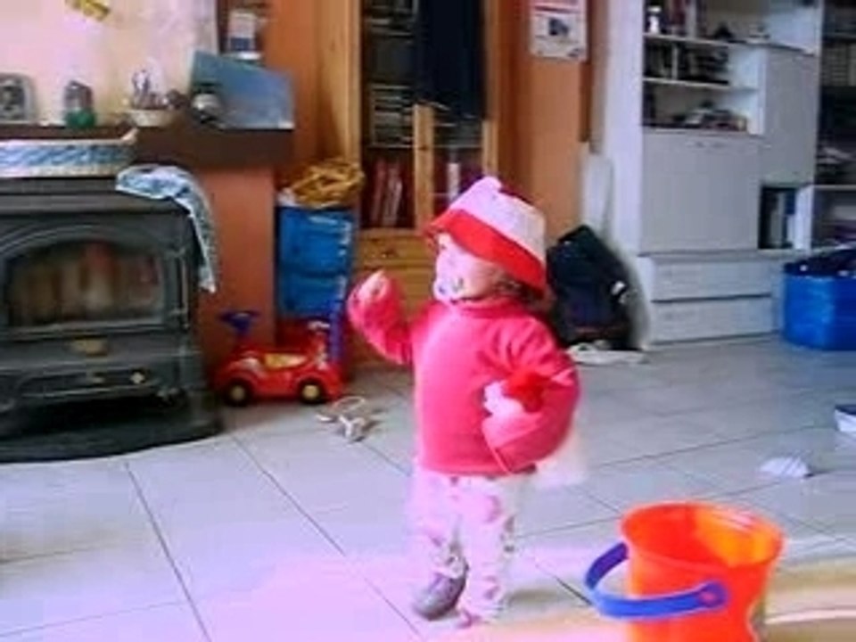 Laly qui danse sur Annie Cordy