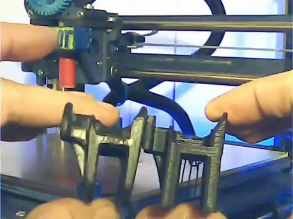 BLUErBOT 3d Prints a JEEP Soft Sover Arm Bracket