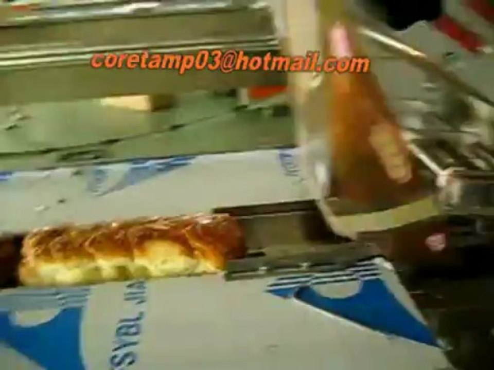 Automatic bread packaging machine