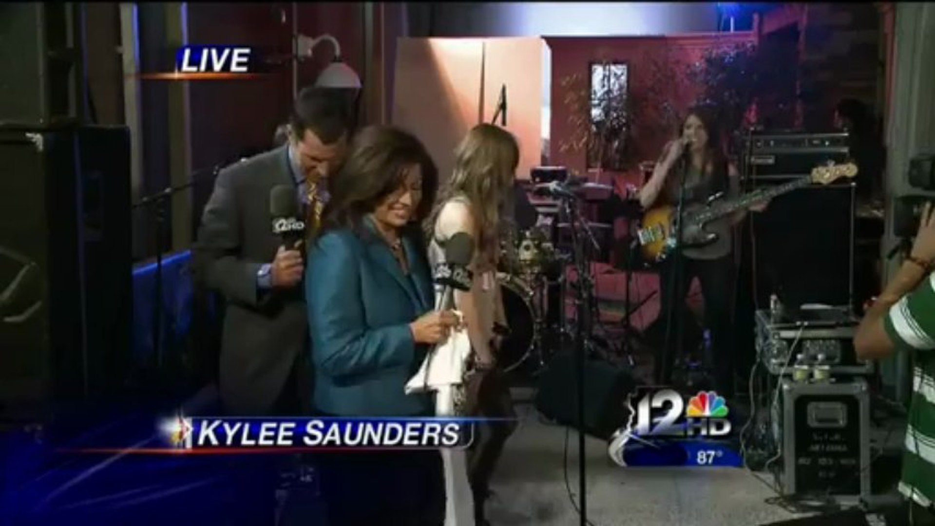 ⁣Kylee Never Give Up Live 2011