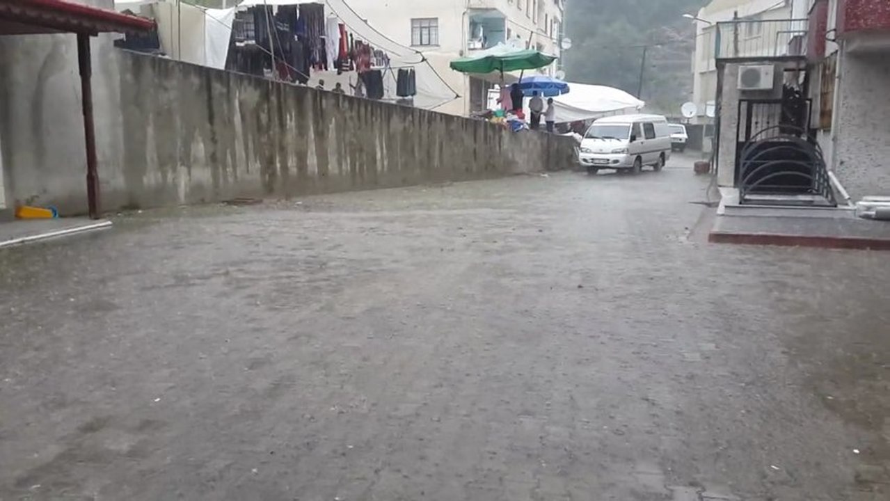 20130525_130535 Dernekpazarında yağmur