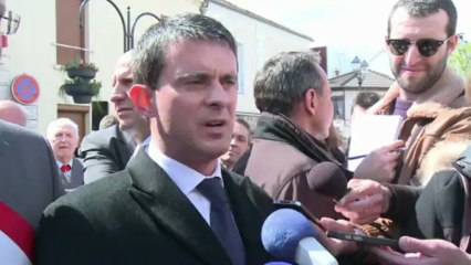 Mariage homo: Valls conseille aux manifestants de réfléchir