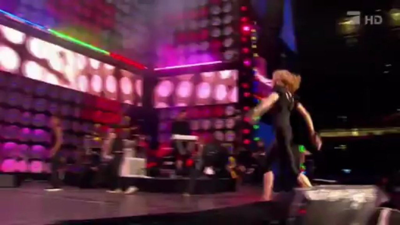 Madonna Hung Up (Live At Live Earth 2007) 720P HD