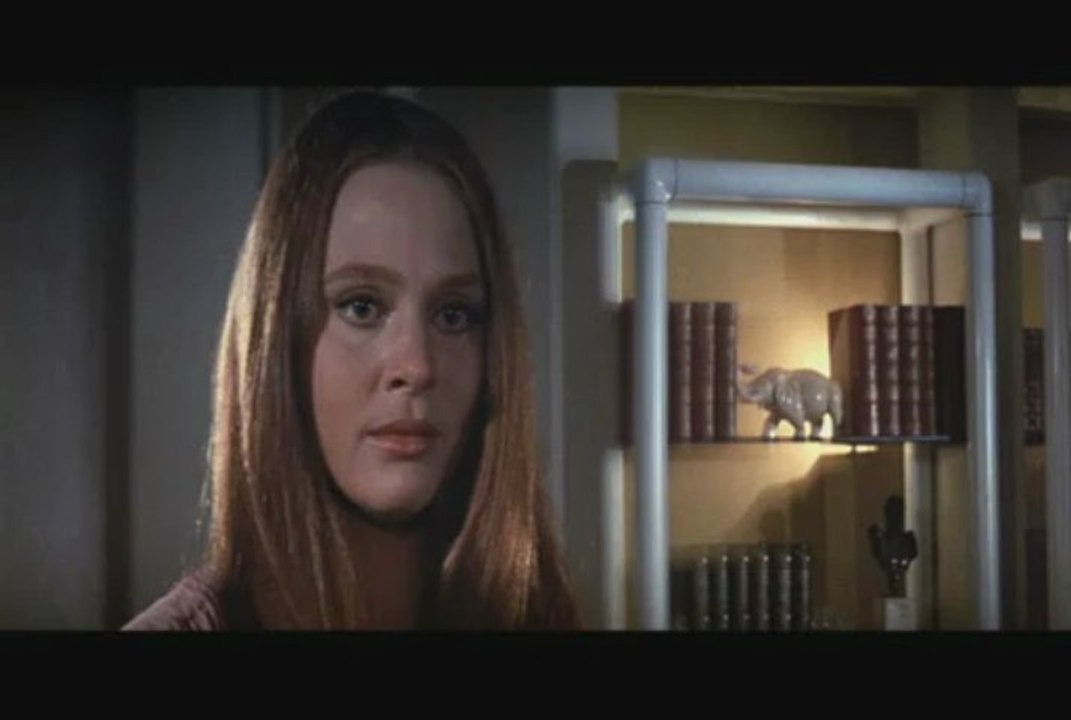 Extrait de la femme meuble dans Soleil Vert