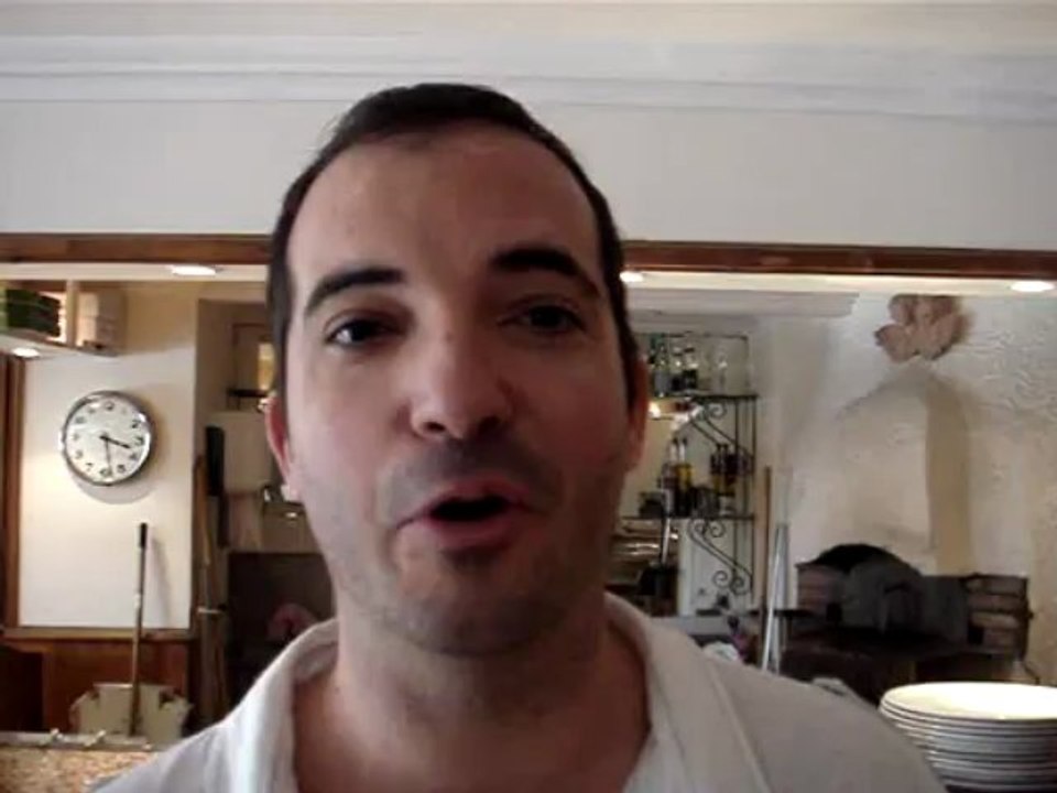 Guillaume supporter de l'OGC Nice croise les doigts...