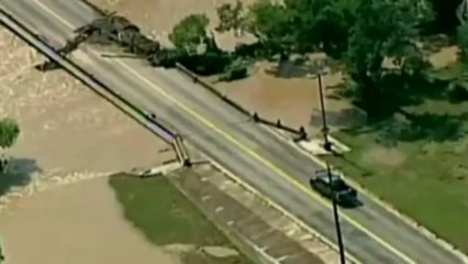 Heavy rainfall causes roof collapse in Texas