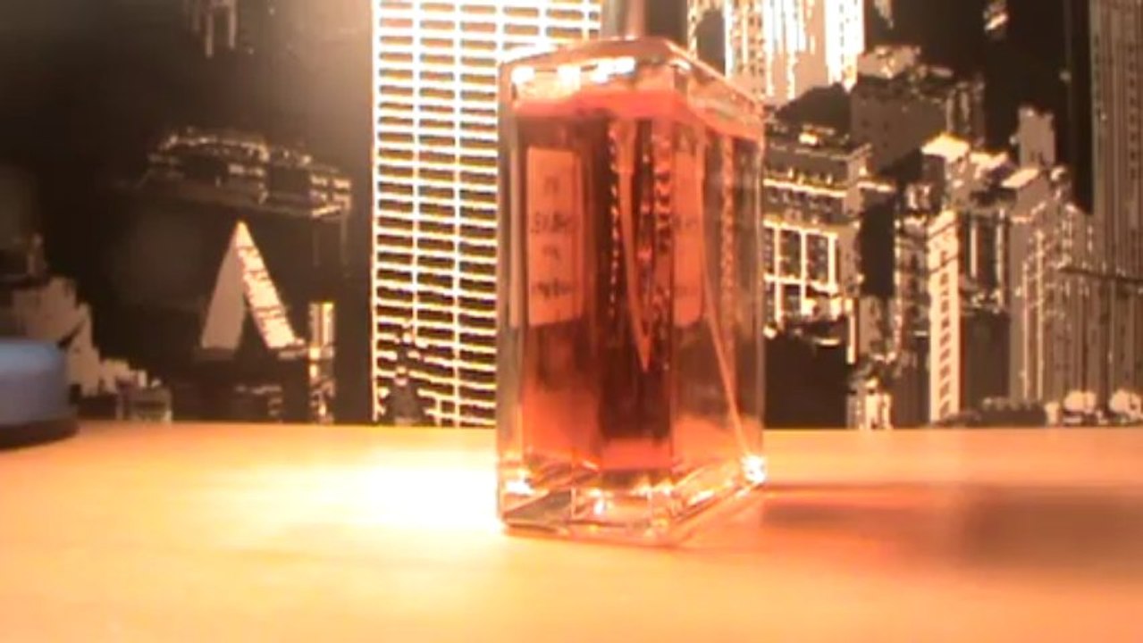 → 	Présentation du parfum N°5 de Chanel